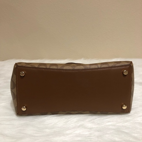 Coach - Picture 8 of 8